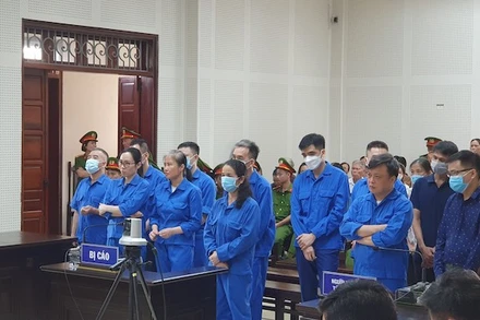 Các bị cáo tại phiên tòa.