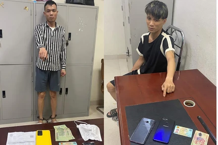 Hai đối tượng Tuấn và Hùng cùng tang vật.