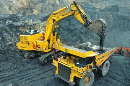 Khai thác than Công ty than Hà Tu.