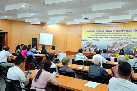 Quang cảnh lễ trao giải Cuộc thi sáng tác biểu trưng (logo), tranh cổ động tuyên truyền chào mừng 60 năm Ngày thành lập tỉnh Quảng Ninh.