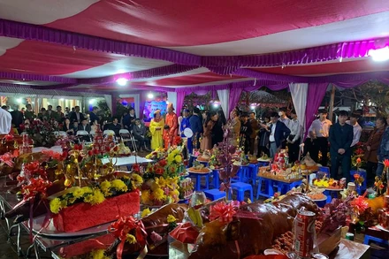 Quang cảnh Lễ cáo trạng trong Lễ hội Đình Đầm Hà, huyện Đầm Hà, tỉnh Quảng Ninh.