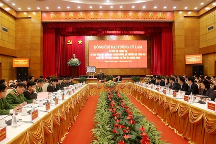 Quang cảnh buổi làm việc.