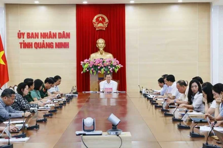 Quảng cảnh hội nghị tại đầu cầu Quảng Ninh.