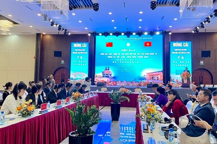 Quang cảnh Diễn đàn thúc đẩy hoạt động du lịch biên giới qua cặp cửa khẩu quốc tế Móng Cái-Đông Hưng.