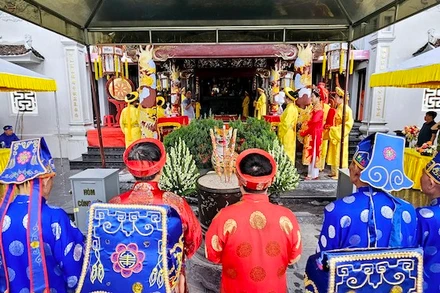 Lễ dâng hương tưởng nhớ Đức Ông Hưng Nhượng Đại Vương Trần Quốc Tảng tại đền Thượng.