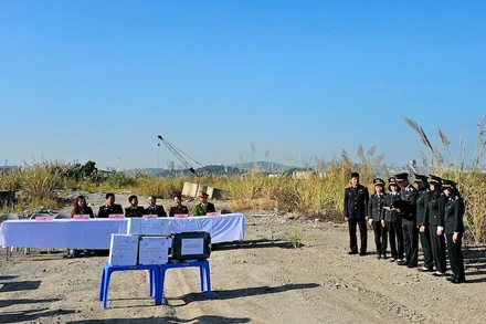 Cục Thi hành án dân sự Quảng Ninh phối hợp với các cơ quan chức năng tổ chức tiêu huỷ vật chứng của 2 vụ án mua bán trái phép chất ma tuý.