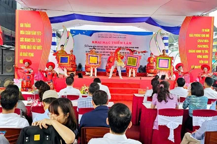 Quang cảnh khai mạc Triển lãm.