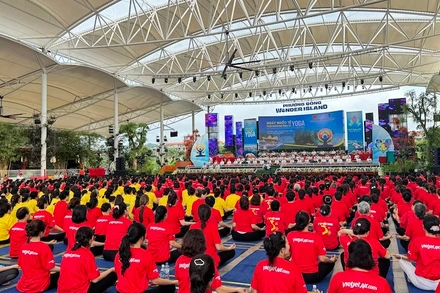 Ngày Quốc tế Yoga lần thứ 10 được tổ chức tại huyện Vân Đồn, tỉnh Quảng Ninh.