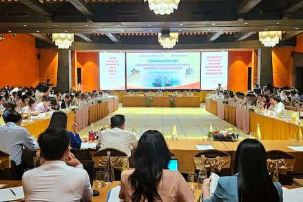 Quang cảnh Hội thảo Quảng Ninh nhận diện và phát huy các giá trị văn hóa, con người tạo nguồn lực cho phát triển nhanh, bền vững.