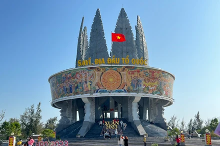 Điểm du lịch văn hoá Sa Vỹ luôn thu hút du khách đến tham quan trong những ngày Tết Quý Mão 2023.