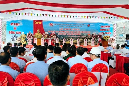 Quang cảnh lễ khởi công cải tạo mở rộng nâng công suất mỏ than Cao Sơn.