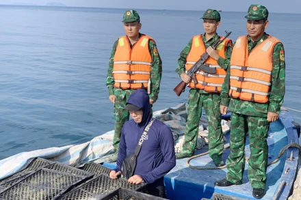 Phương tiện cùng người và tang vật bị Bộ đội Biên phòng bắt giữ.