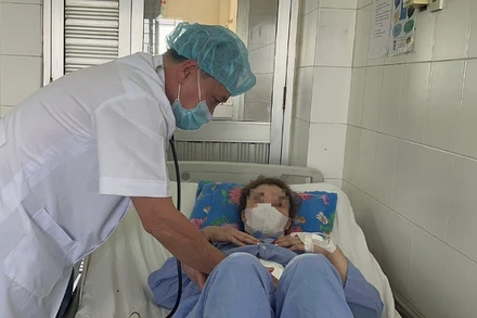 Bệnh nhân tỉnh, sinh tồn ổn sau cấp cứu. 