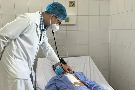 Bệnh nhân có vết thương thấu tim được bệnh viện báo động đỏ cứu sống kịp thời.