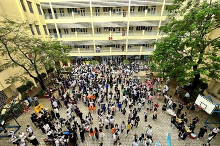 Trong khuôn viên Trường đại học Sư phạm Hà Nội 