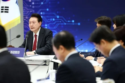 Tổng thống Hàn Quốc Yoon Suk Yeol phát biểu cuộc họp đánh giá tình hình phát triển ngành công nghiệp sản xuất chip bán dẫn, ngày 9/4. (Nguồn: Yonhap/Vietnam+)