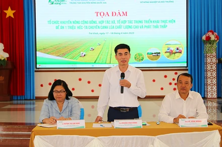 Phó Giám đốc Trung tâm Khuyến nông Quốc gia Hoàng Văn Hồng phát biểu kết luận buổi tọa đàm.