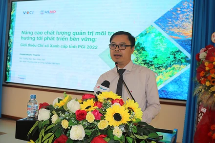 Phó trưởng Ban Pháp chế VCCI Phạm Ngọc Thạch trình bày tham luận tại hội thảo.