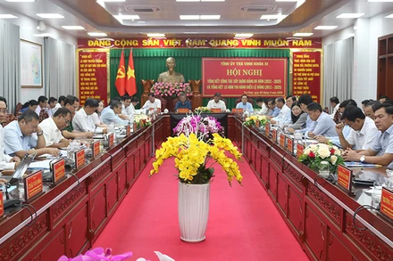 Đại biểu dự hội nghị tổng kết 15 năm thi hành Điều lệ Đảng.