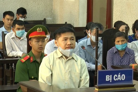 Bùi Văn Thịnh nhận mức án 24 năm tù vì tội chiếm đoạt tài sản và đánh bạc.