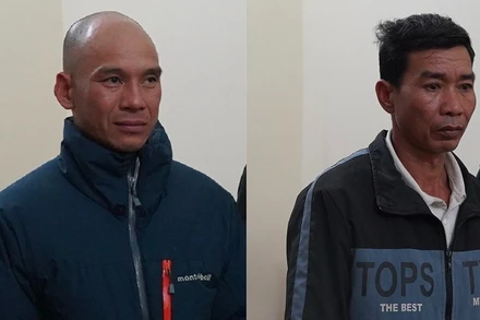 Hai đối tượng gồm Quàng Văn Dẫn và Quàng Văn Tinh tại cơ quan công an.