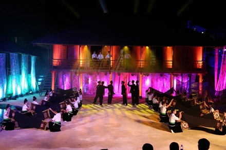 Diễn cảnh một phân đoạn trong show diễn thực cảnh "Huyền tích U-Va".