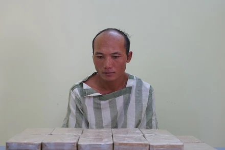 Đối tượng phạm tội ma túy cùng tang vật do Công an tỉnh Điện Biên bắt giữ.