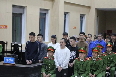 12 bị cáo trong vụ án lừa đảo, chiếm đoạt tài sản trong đường dây lừa đảo xuyên quốc gia vừa bị Tòa án nhân dân tỉnh Điện Biên đưa ra xét xử.