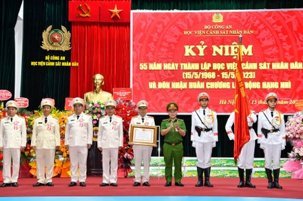[Ảnh] Học viện Cảnh sát nhân dân kỷ niệm 55 năm Ngày thành lập và đón nhận Huân chương Lao động hạng Nhì