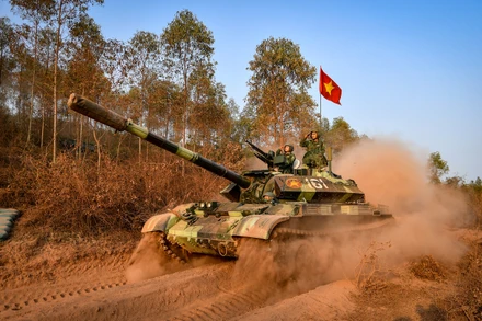 [Ảnh] Một ngày trên thao trường của lữ đoàn xe tăng