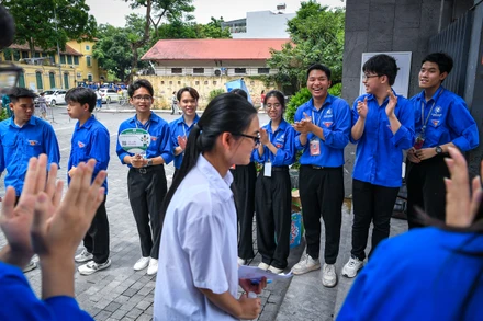 [Ảnh] Hơn 4.000 tình nguyện viên đồng hành, tiếp sức thí sinh thi vào lớp 10 tại Hà Nội