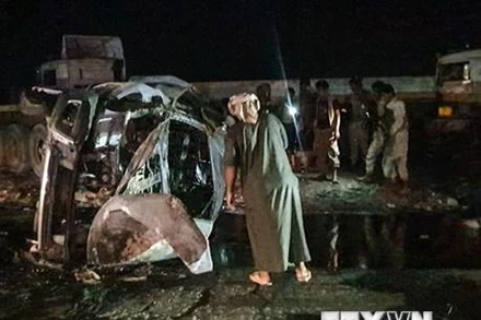 Hiện trường một vụ đánh bom xe tại Aden, Yemen. (Ảnh: AFP/TTXVN)