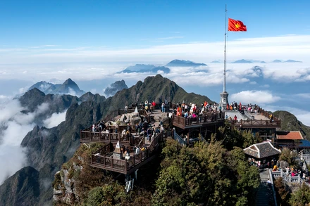 [Ảnh] Lên "Nóc nhà Đông Dương" ngắm biển mây dịp Tết Dương lịch 