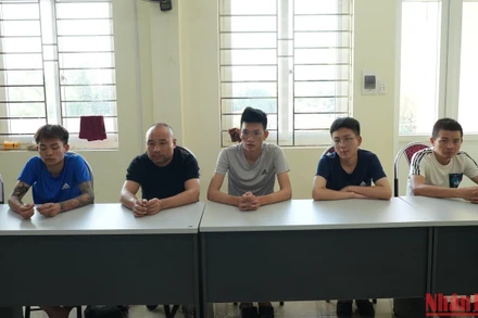 Ảnh CB298 : 5 người Trung Quốc nhập cảnh trái phép.