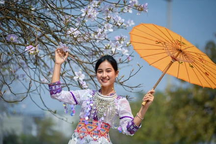 [Ảnh] Thiếu nữ Tây Bắc khoe sắc cùng hoa ban Điện Biên những ngày tháng 3