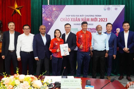 Các đại biểu tại họp báo ra mắt chương trình.