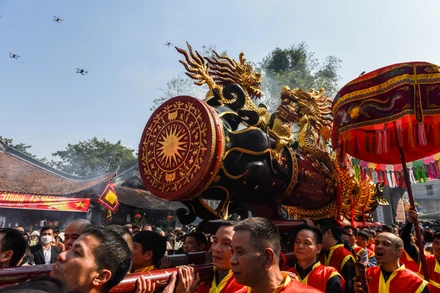 [Ảnh] Rước pháo làng Đồng Kỵ ngày mùng 4 Tết