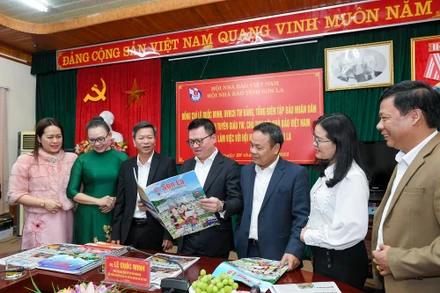 [Ảnh] Đoàn công tác Báo Nhân Dân làm việc với Tỉnh ủy Sơn La