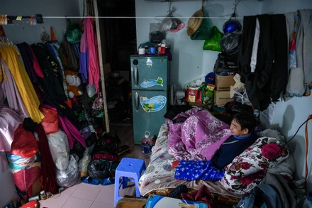 Xóm chạy thận "gồng mình" chống chọi giá rét