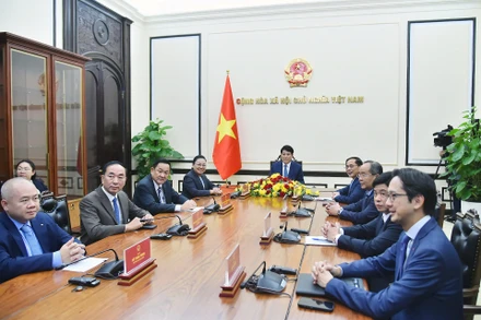 Chiều 8/11, tại Phủ Chủ tịch, Chủ tịch nước Lương Cường hội đàm trực tuyến với Tổng Bí thư, Chủ tịch nước Lào Thongloun Sisoulith.