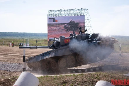 Kíp xe số 1 của đội tuyển xe tăng Quân đội nhân dân Việt Nam bắn hạ 4/5 mục tiêu. Ảnh: Thanh Thể