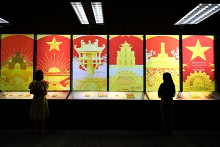 [Ảnh] Chiêm ngưỡng cận cảnh các bản phác thảo mẫu Quốc huy Việt Nam