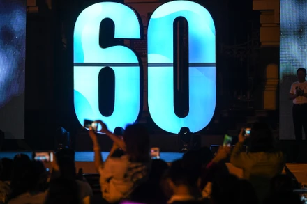 [Ảnh] Người dân Hà Nội tắt đèn, bật tương lai "xanh" cho Trái đất