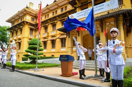 [Ảnh] Lễ thượng cờ kỷ niệm 56 năm thành lập ASEAN