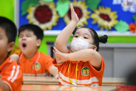 [Ảnh] Tuần đầu đi học của học sinh lớp 1 