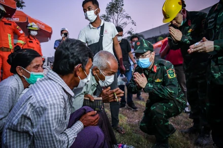 Người dân Myanmar xúc động cảm ơn lực lượng cứu hộ, cứu nạn Quân đội Nhân dân Việt Nam.