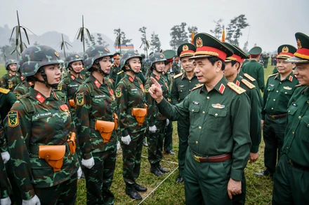 [Ảnh] Bộ trưởng Quốc phòng chủ trì kiểm tra hợp luyện diễu binh, diễu hành 