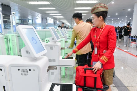 [Ảnh] Cận cảnh hệ thống xuất, nhập cảnh tự động tại sân bay Nội Bài