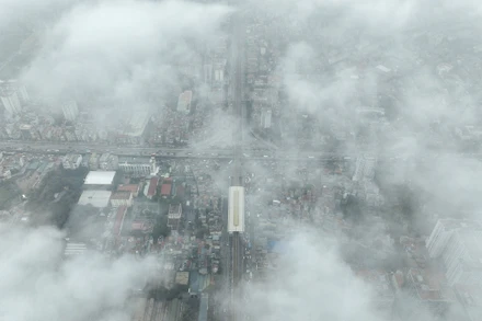 [Ảnh] Nhiều ngày bao phủ trong màn sương, Hà Nội đứng thứ 3 thế giới về độ ô nhiễm