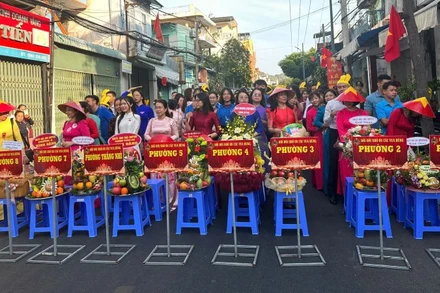 Các đơn vị của thành phố Vũng Tàu dâng hương tưởng nhớ các Vua Hùng. 